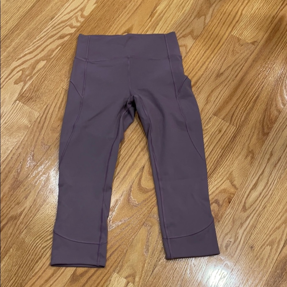 Like NEW lululemon crops! Sz 6. Percent condition!